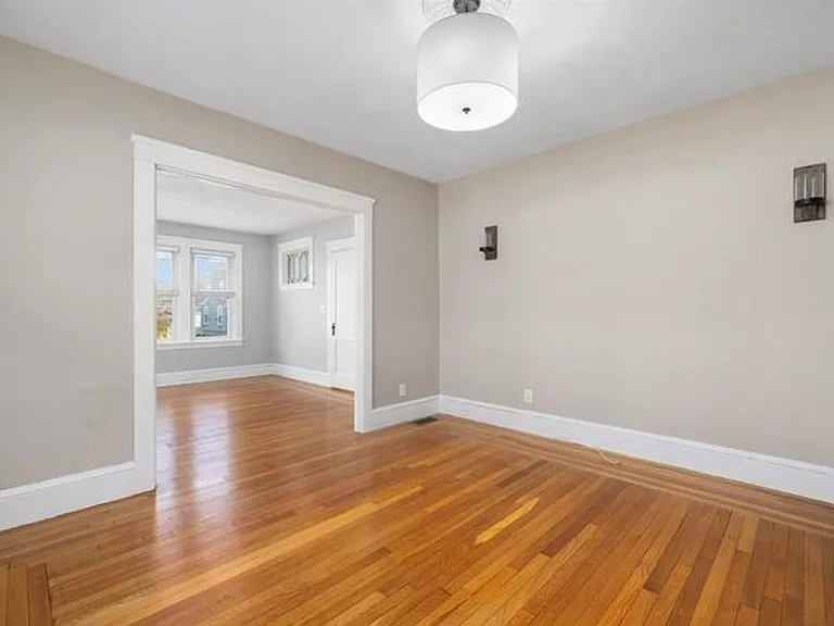92 Colonial Road — Photo 12