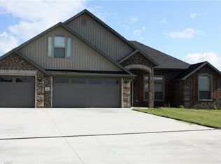 13432 Meadow Rdg, Fayetteville, AR 72704