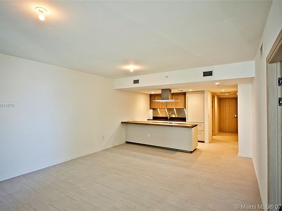 4th image of 1000 Brickell Plz #3505