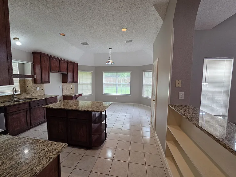 1344 Wentworth Dr — Photo 7