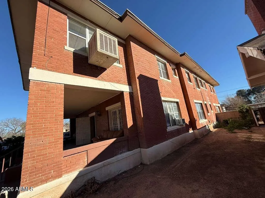 1 bed, 1.0 bath, 700 sqft, $600 — Photo 2