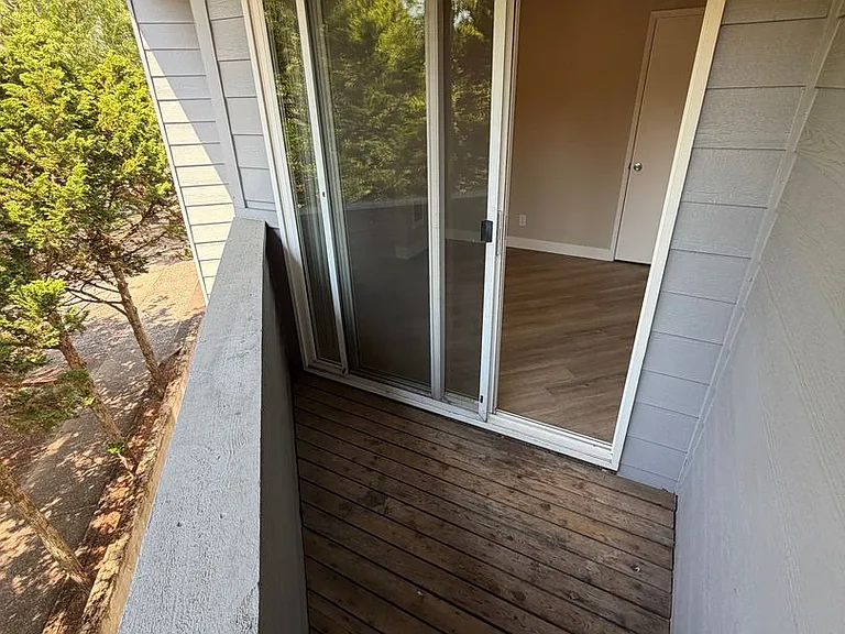 315 NW 9th St #6 — Photo 11