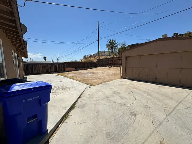 3 bed, 960 sqft, $1,800 — Photo 3