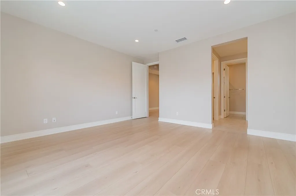 4 bed, 3.5 bath, 3349 sqft, $8,000 — Photo 4