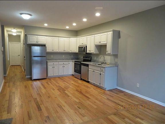 3rd image of 2418 Bloomington Ave