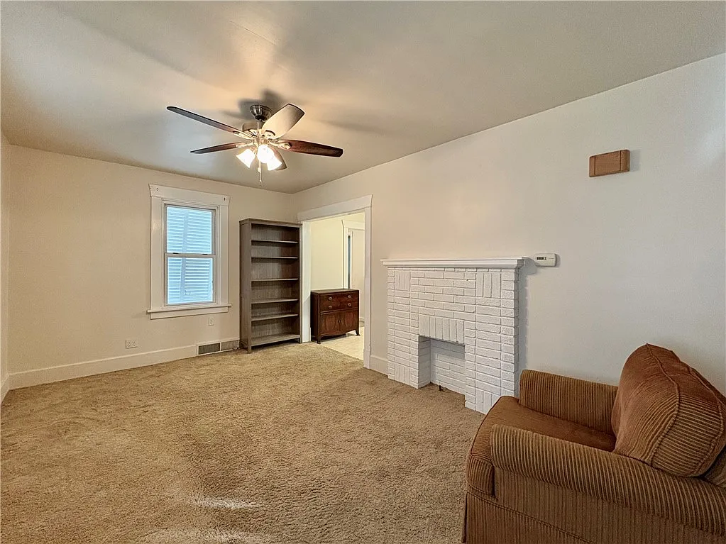 3 bed, 1.5 bath, $1,400 — Photo 3