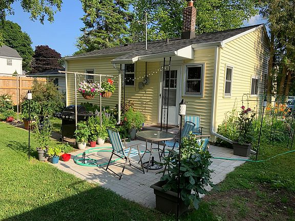 3rd image of 716 Pennsylvania St