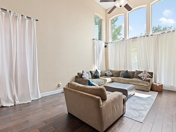 5th image of 4109 Tiffany Dr