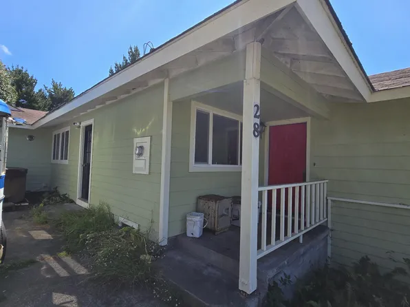 28 View Cir, Whitethorn, CA 95589