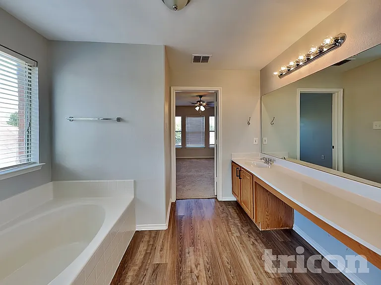 1525 Trent Dr — Photo 10