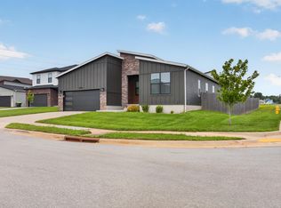 3939 E Appledore Court, Brookline, MO 65619