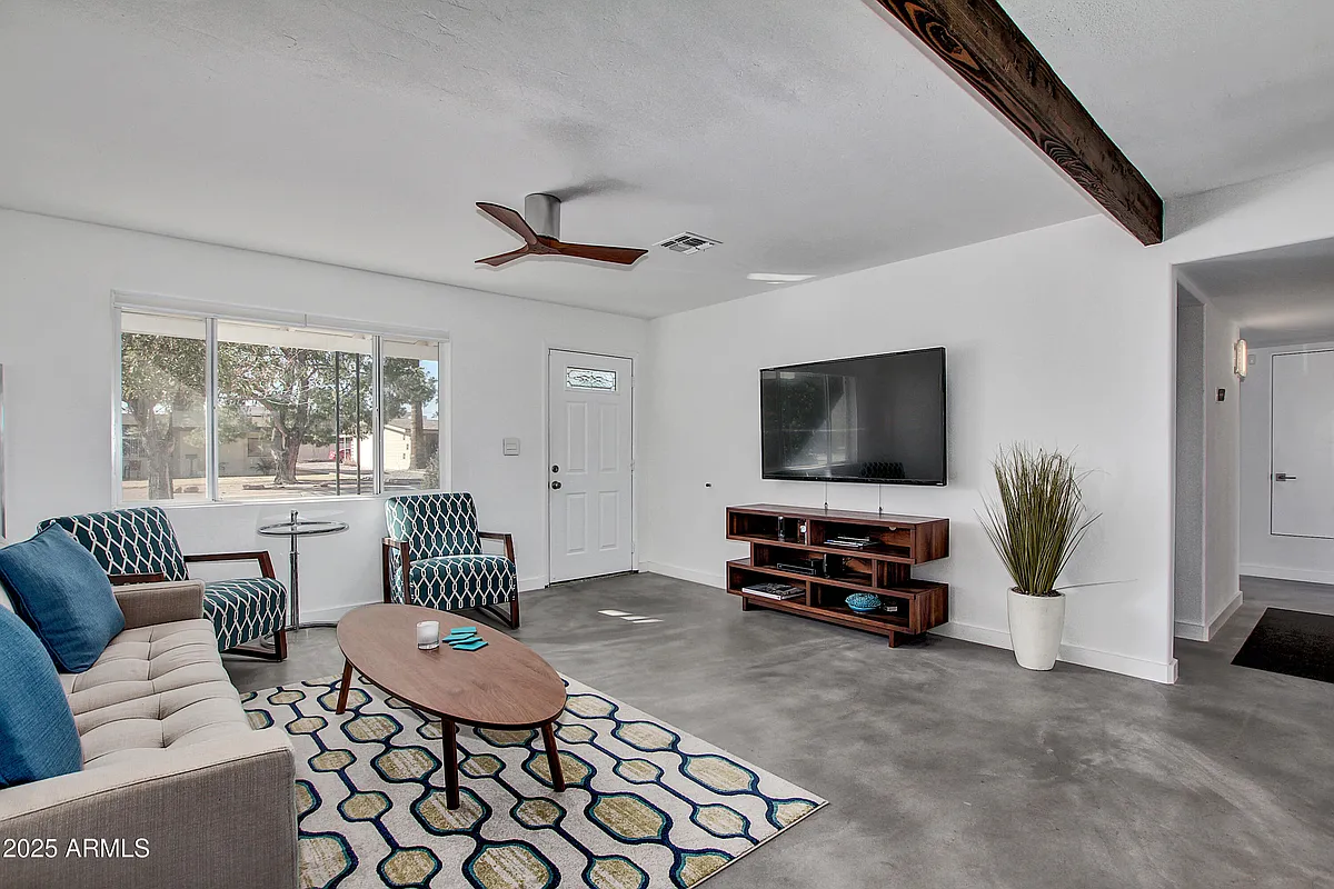 Building Photo - 7034 E Wilshire Dr