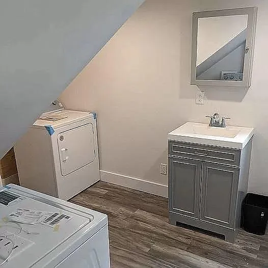 Downstairs Unit Bathroom 2