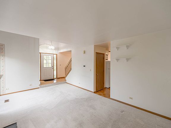 4th image of 255 Cumberland Ct #C