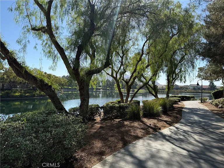 27949 Breakwater Ct — Photo 29