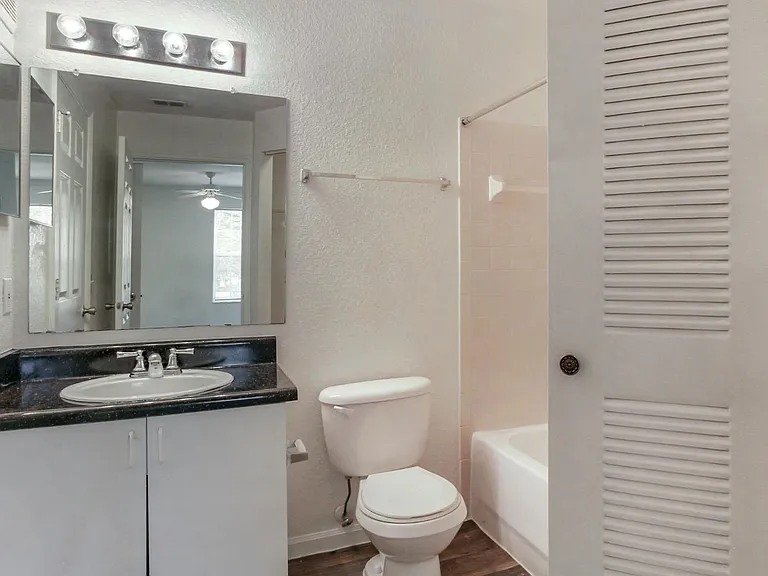 Windermere Apartments — Photo 24