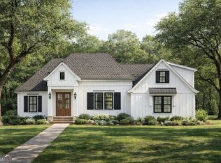 108 Maybird Dr, Kingsland, GA 31548