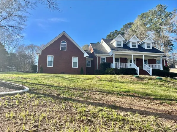 2660 Sandy Creek Cir, Loganville, GA 30052