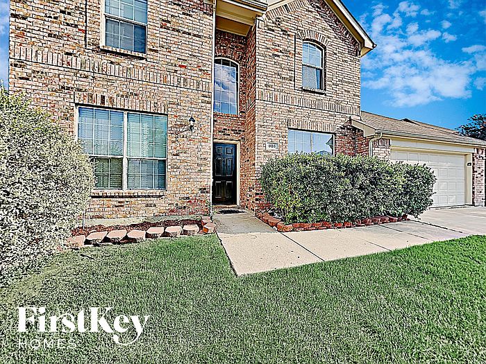 1st image of 806 Dover Park Trl