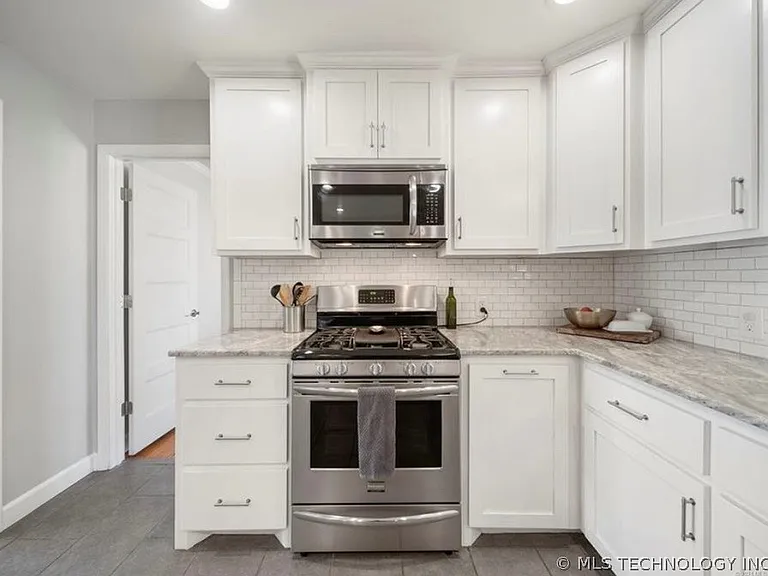 2426 S Louisville Ave — Photo 14