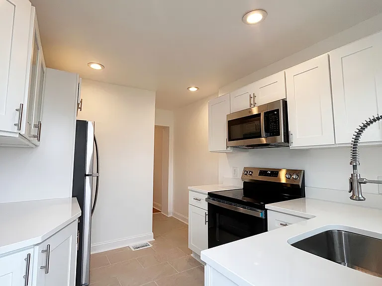 3047 Coral St — Photo 7
