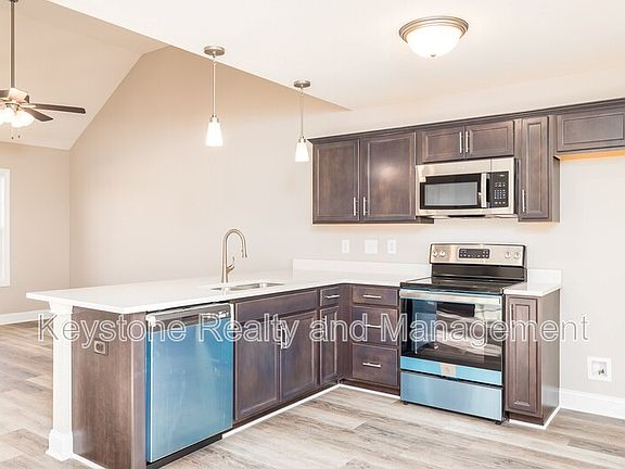 5th image of 808 Lillian Grace Dr