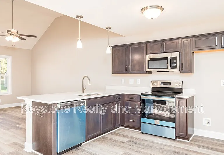 808 Lillian Grace Dr — Photo 5