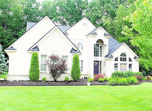 2nd image of 2103 Sandlewood Dr