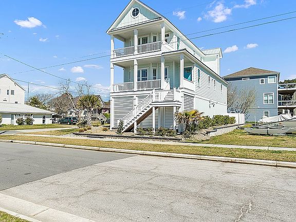 2nd image of 209 S 11th St