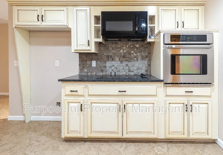 9204 Aaron Dr — Photo 13