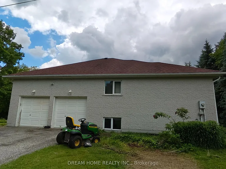 19811 Woodbine Ave — Photo 2