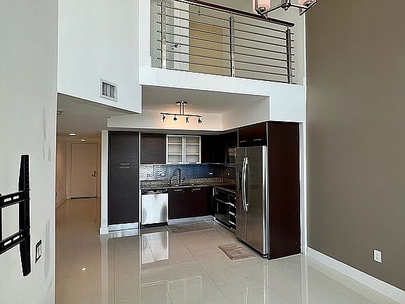 4th image of 41 SE 5th St APT 1907