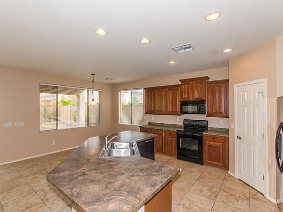 4th image of 43596 W Cydnee Dr