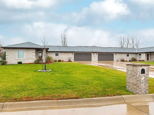 902 S 5th St, Wapello, IA 52653