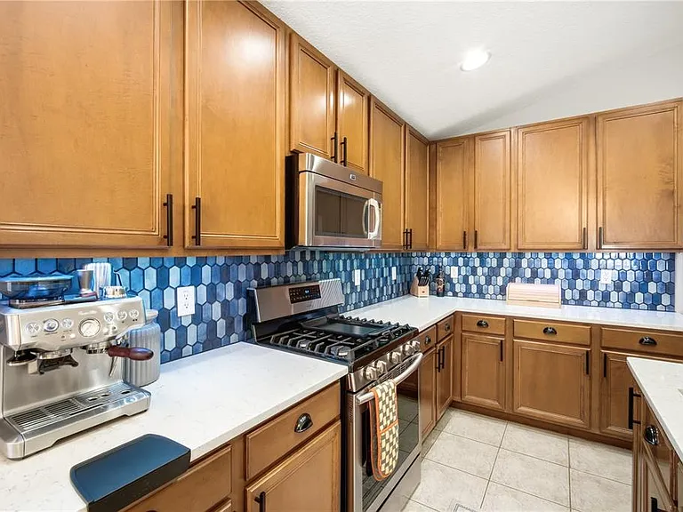 6808 Cambridge Park Dr — Photo 5