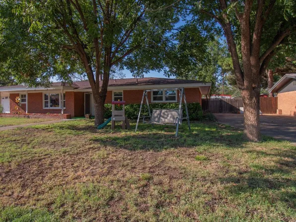 207 Tanglewood Ln, Levelland, TX 79336