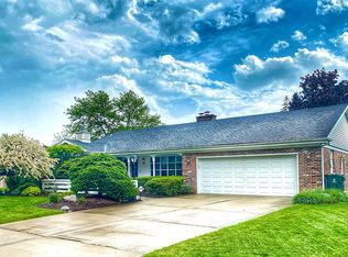 454 Royal Oaks Dr, Wood Dale, IL
