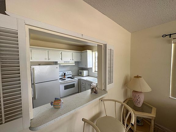 5th image of 40 Windsor B