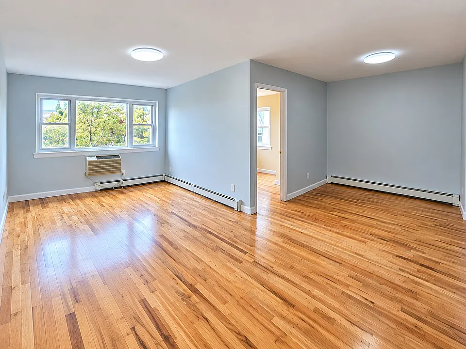 25-51 46th St #3