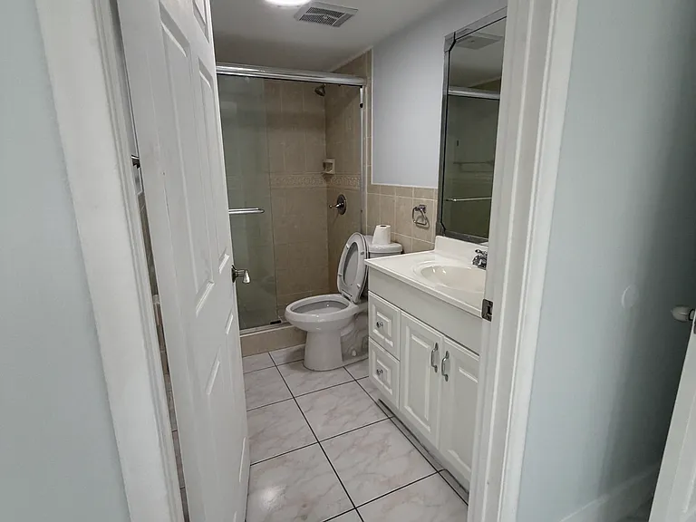 2565 W 56th St #110 — Photo 17