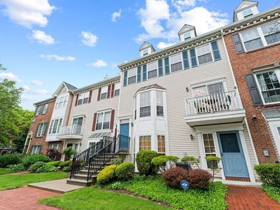 4 Persimmon Ct, Jersey City, NJ, 07305