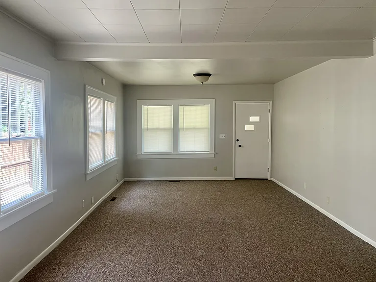 720 S Hickory St — Photo 11