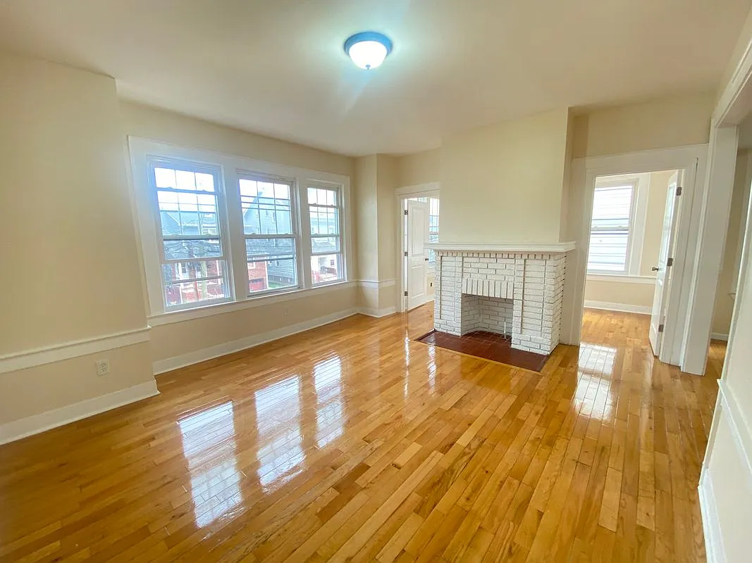 4 bed, 2.0 bath, 999 sqft, $3,100 — Photo 2