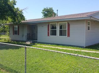 809 Arkansas Ave, Comanche, OK 73529