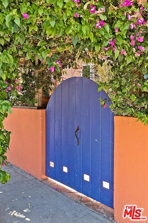 2 bed, 1.5 bath, 1000 sqft, $4,000 — Photo 2