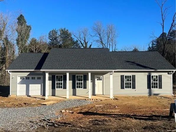 401 Sycamore Cir, Yadkinville, NC 27055