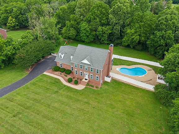 2nd image of 1404 Brook Dr