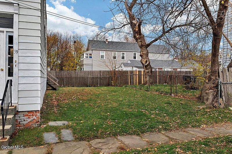 4th image of 39 111th Street