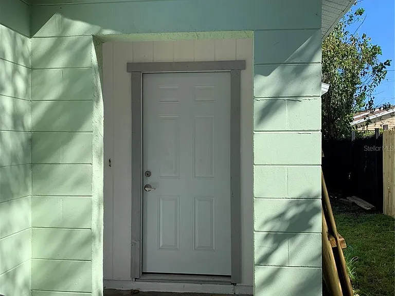 2103 W Cherry St — Photo 2