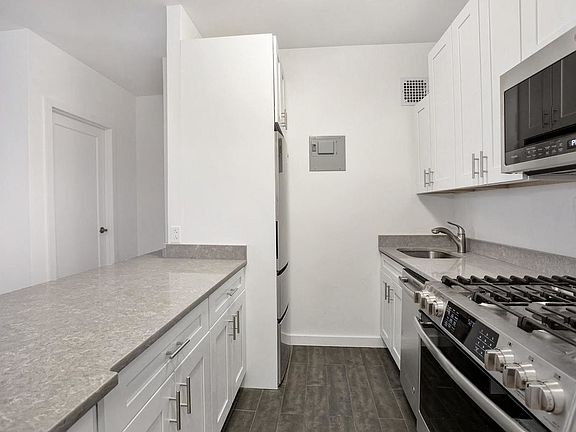4th image of 720 Greenwich St APT 3K